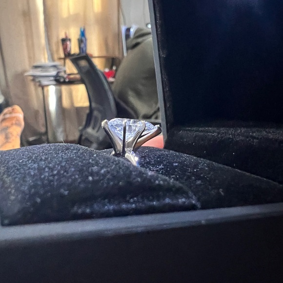 3.05ct pear shaped diamond solitaire ring in 14k white gold size 5.5 US - Picture 2 of 6